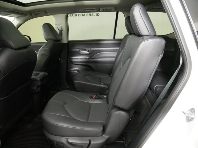 Used 2024 Wind Chill Pearl Toyota XLE image 13
