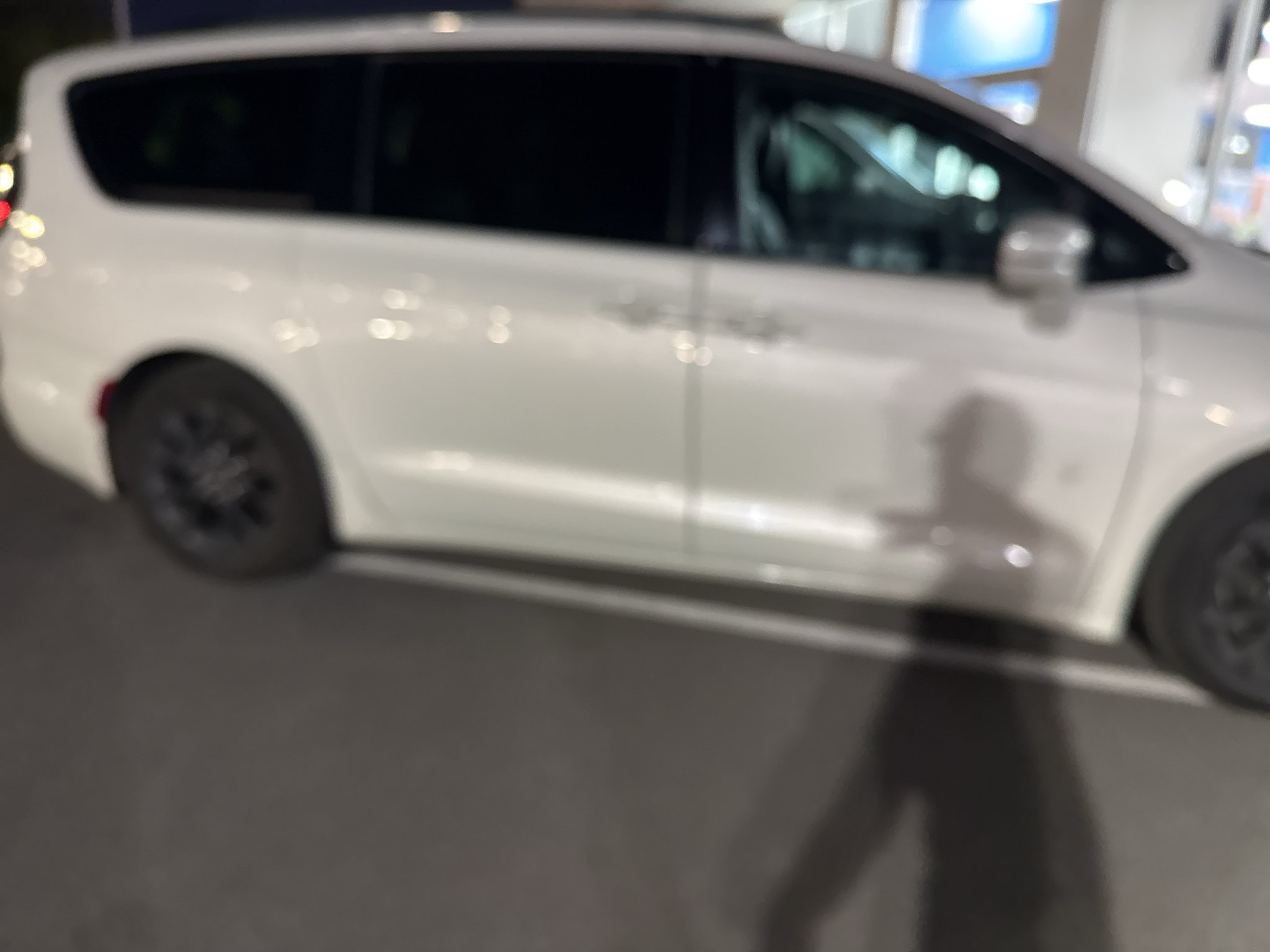Used 2021 LUXURY WHITE PEAR Chrysler Touring L image 8