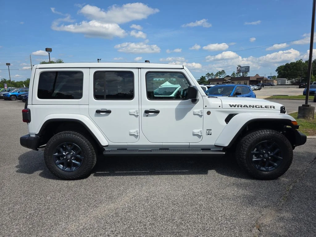 New 2026 Bright White Clear-Coat Exterior Paint Jeep  image 7