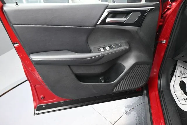 Used 2024  Mitsubishi SE image 20
