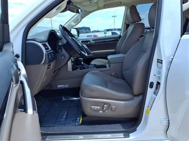 Used 2020 Starfire Pearl Lexus Luxury image 15