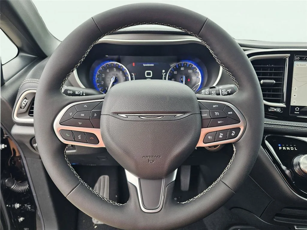 New 2027 Diamond Black Crystal Pearl-Coat Exterior Paint Chrysler Select image 19