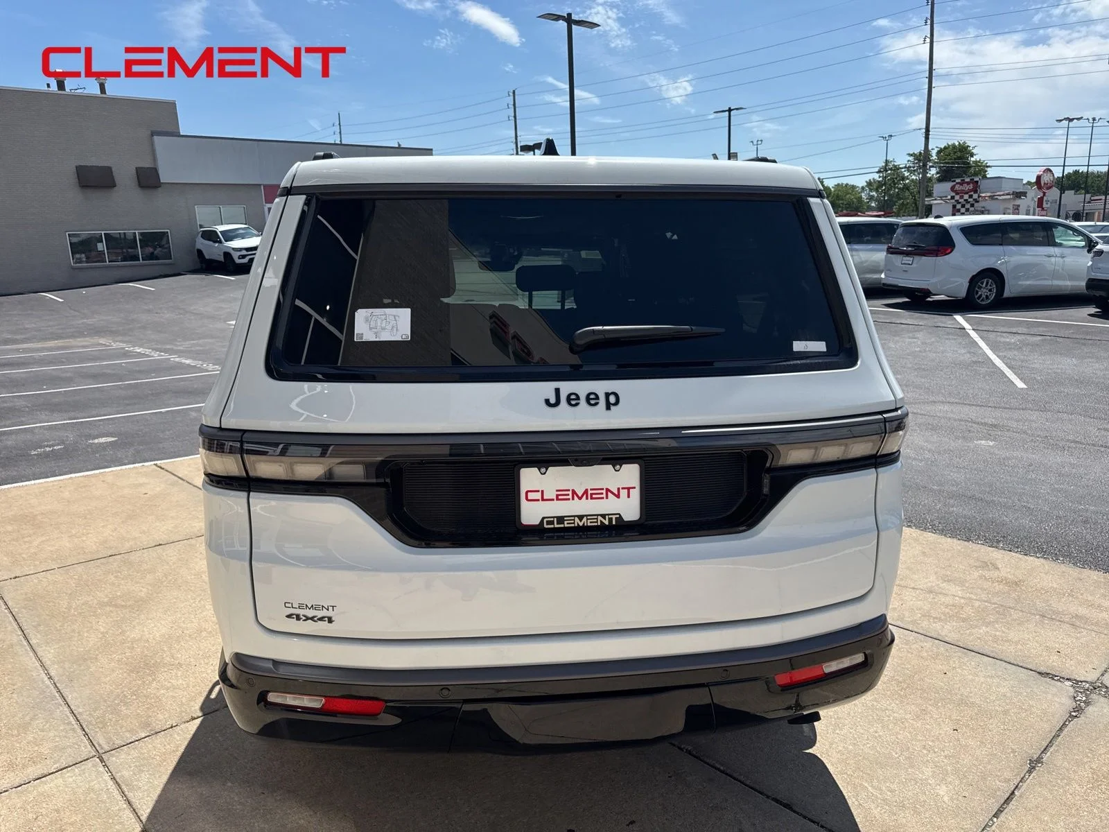 New 2026 Bright White Clear-Coat Exterior Paint Jeep Limited Reserve image 7