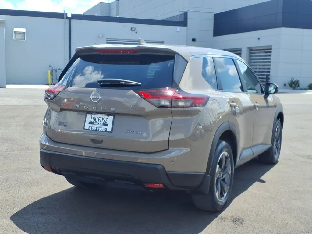 Used 2024 Beige/tan Nissan SV image 4