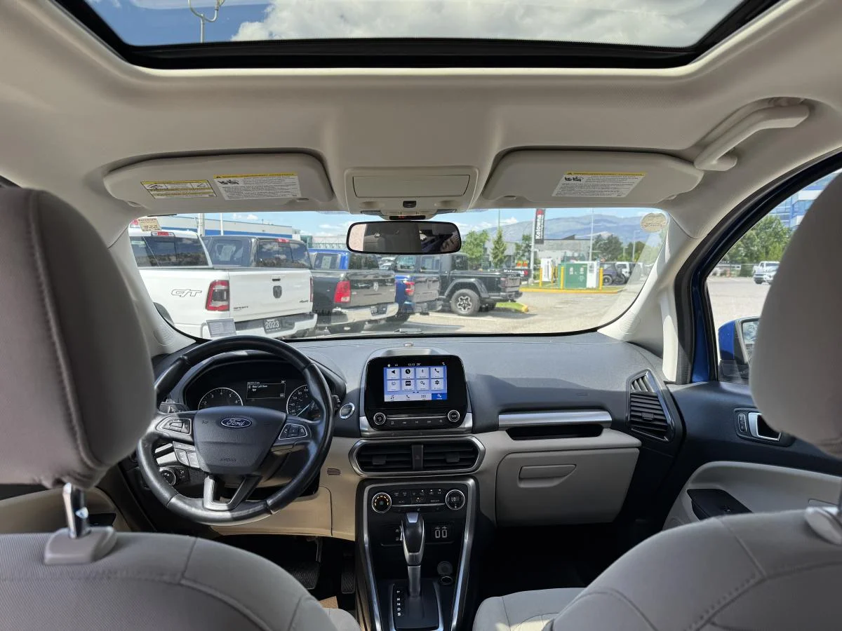 Used 2018 Blue Ford SE image 12