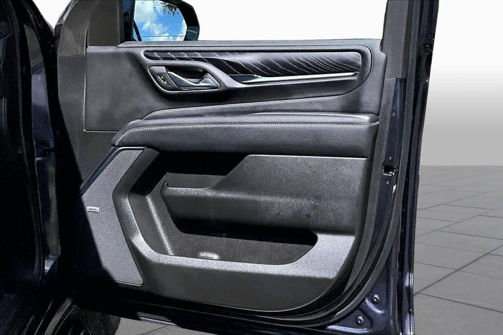 Used 2023 Silver GMC Denali image 27