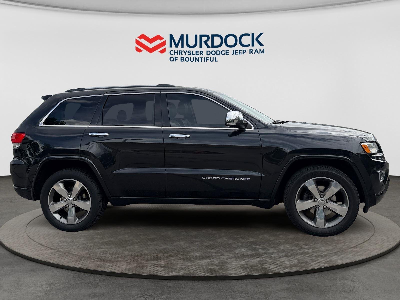Used 2015 Brilliant Black Crystal Pearlcoat Jeep Overland image 9
