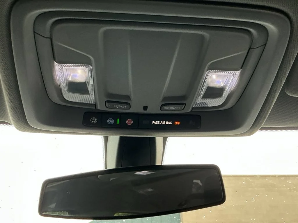Used 2021 SILVER ICE METALLIC Chevrolet RST image 27