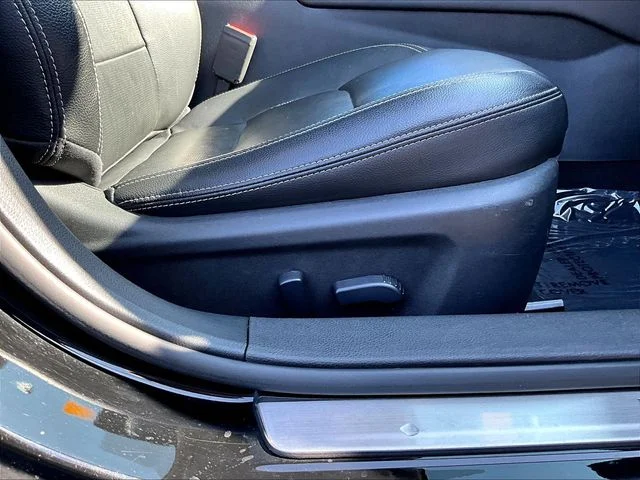 Used 2020 Black Nissan 2.5 SL image 34
