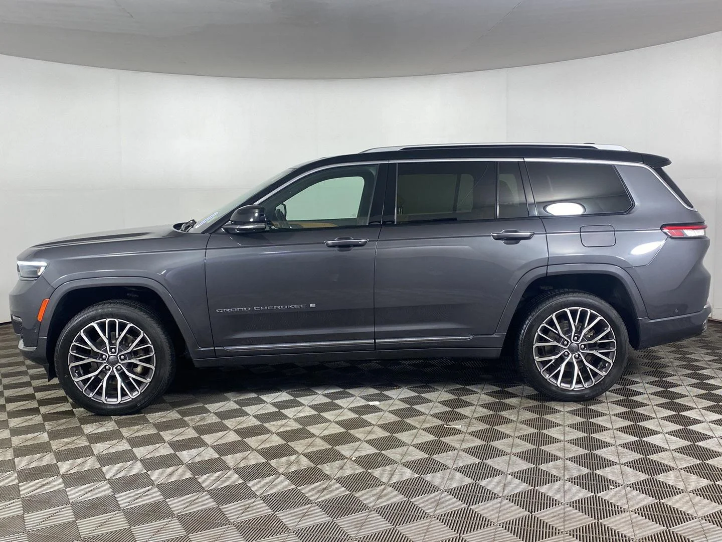 Used 2021 Baltic Gray Metallic Clearcoat Jeep Summit Reserve image 6