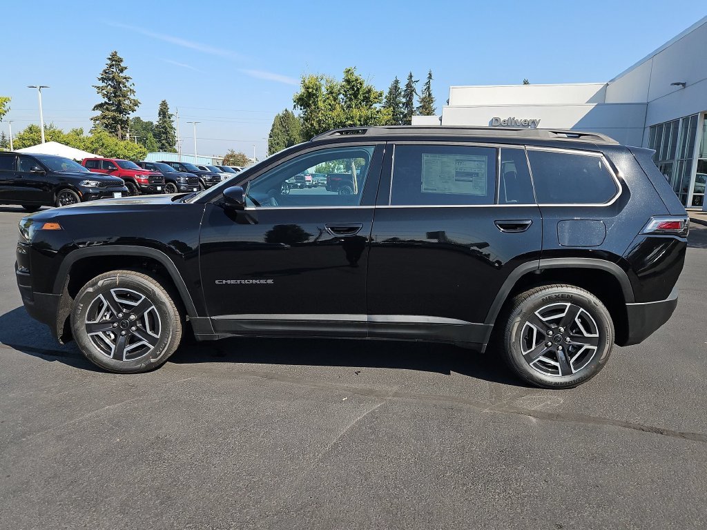 New 2026 Diamond Black Crystal Pearl-Coat Exterior Paint Jeep Limited image 3