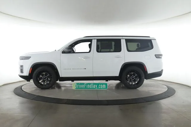 New 2026 Bright White Clear-Coat Exterior Paint Jeep Limited Reserve image 9