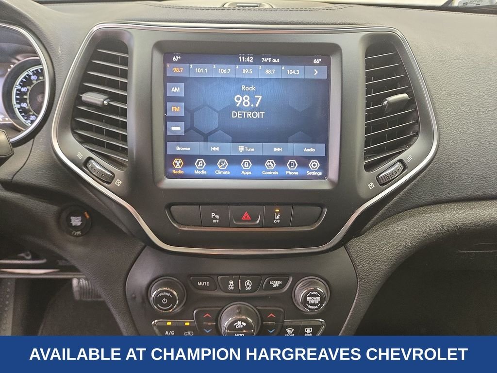 Used 2021 Gray Clearcoat Jeep Latitude Lux image 17