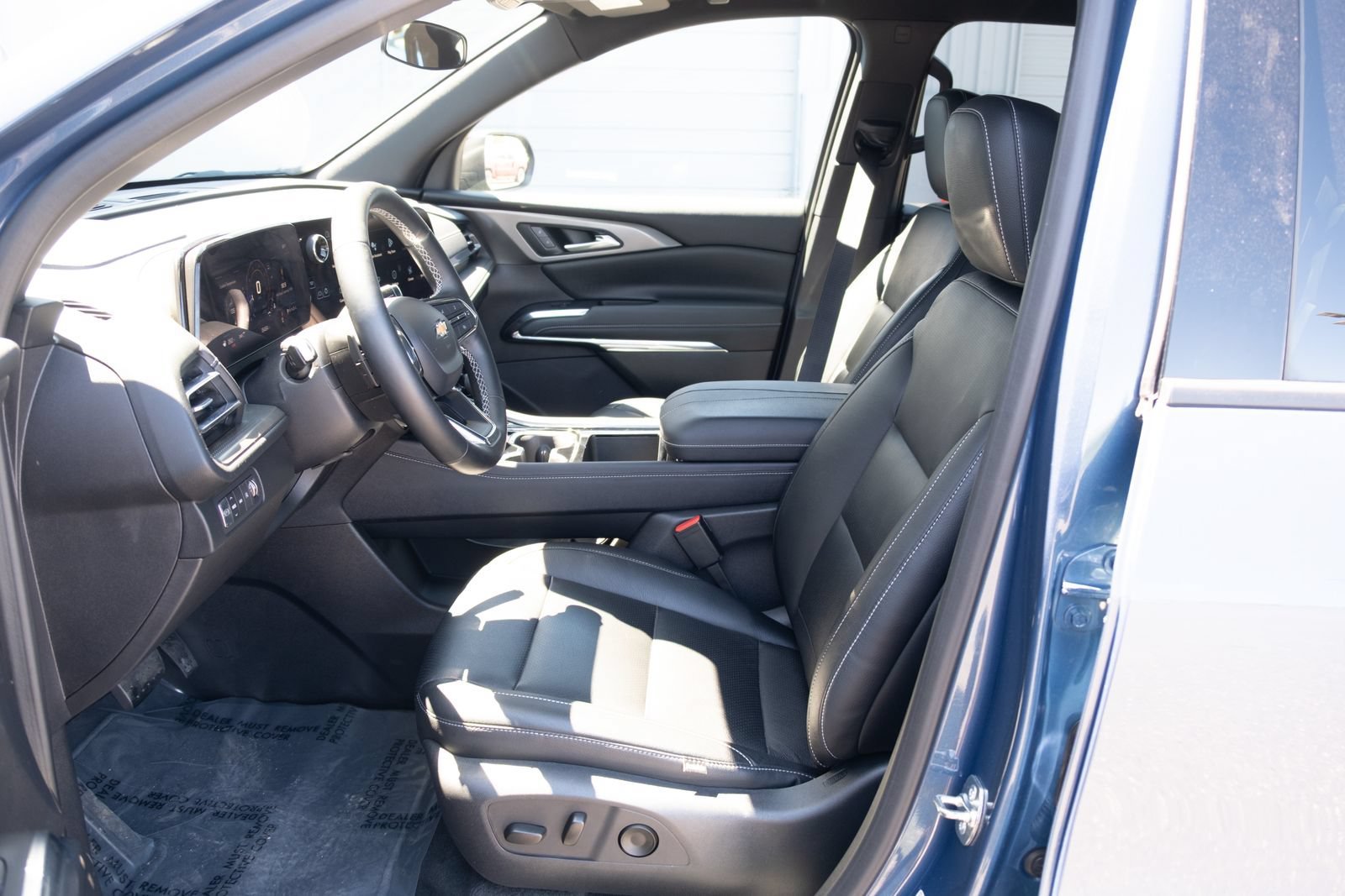 Used 2025 Lakeshore Blue Metallic Chevrolet LT image 10