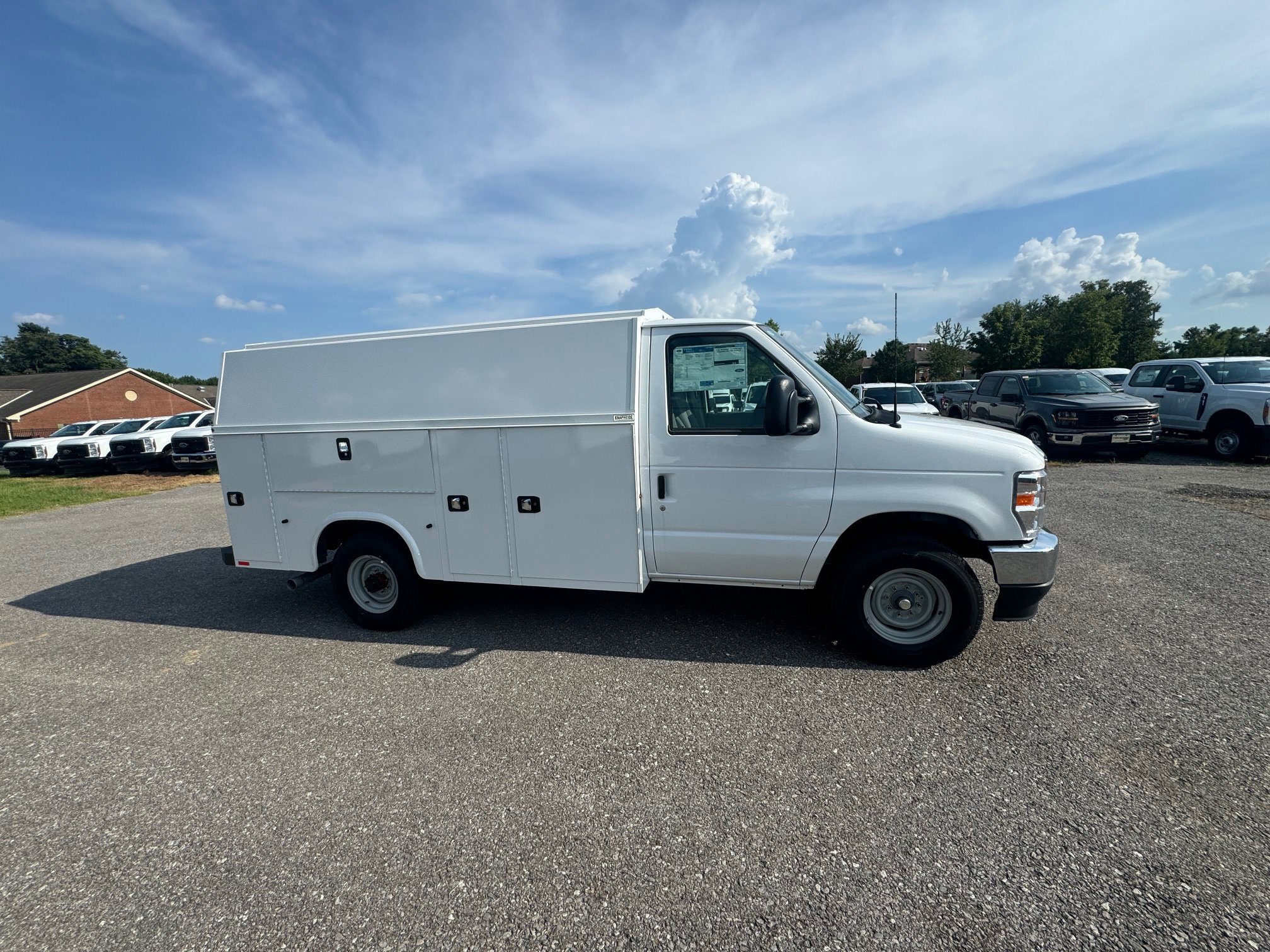 New 2026 Oxford White Ford E-350 SRW image 2