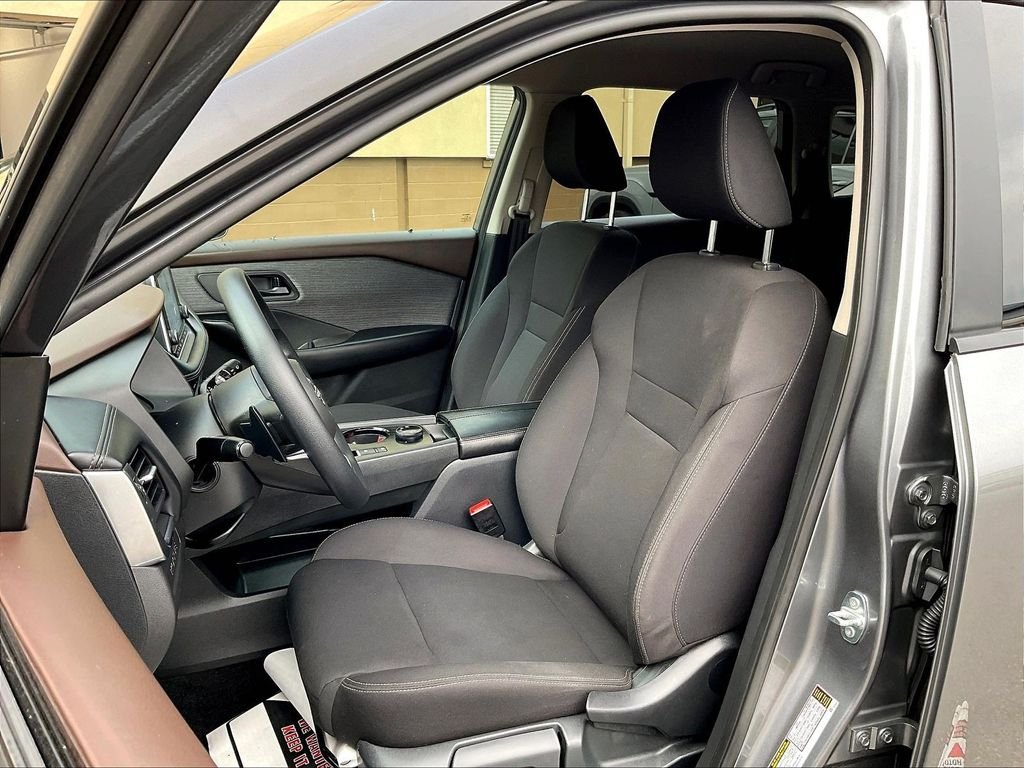 Used 2023 Gray Nissan S image 10