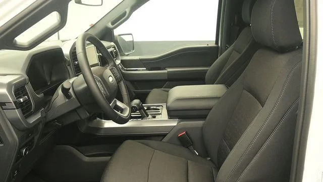 New 2026 Oxford White Ford XLT image 14