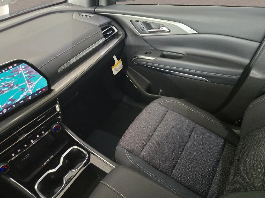 2027 Chevrolet Traverse LT - Photo 18