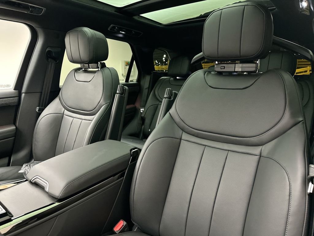 New 2026 Borasco Grey Land Rover Dynamic SE image 10