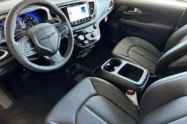 2026 Chrysler Pacifica Select - Photo 10