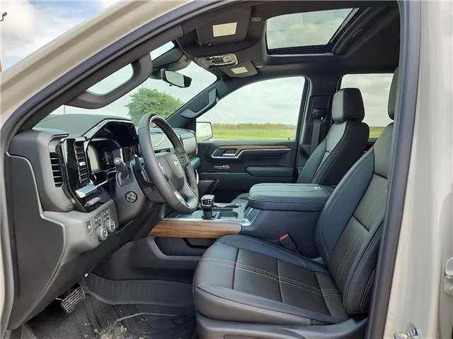 New 2026 G42 White Sands Chevrolet High Country 4x4 Crew Cab 5.75 ft. box 147.4 in. W image 13