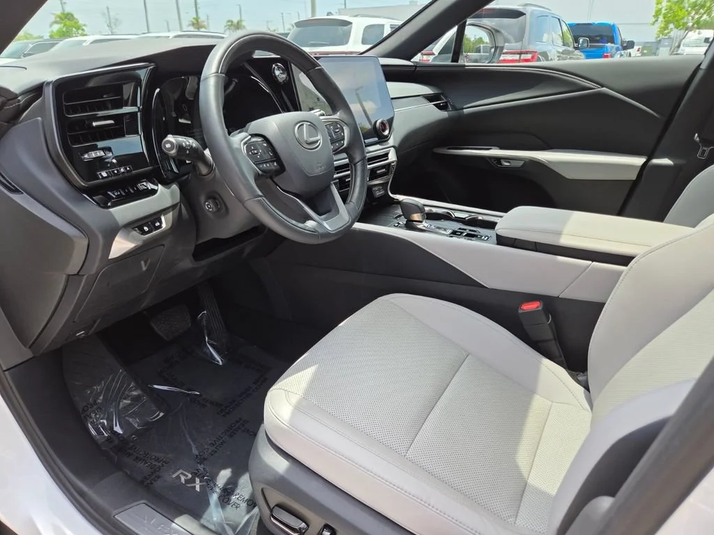 Used 2025 White Pearl Lexus RX 350h Premium image 29
