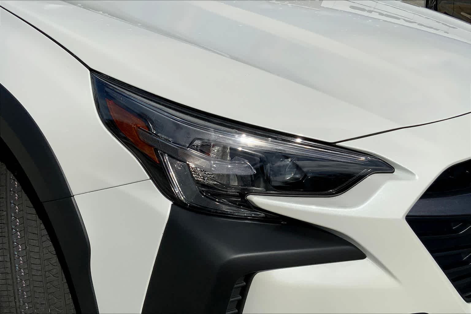 Used 2025 Crystal White Pearl Subaru Limited image 13