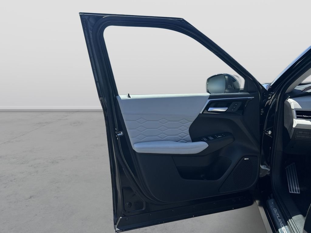 2026 Mitsubishi Outlander SEL - Photo 14