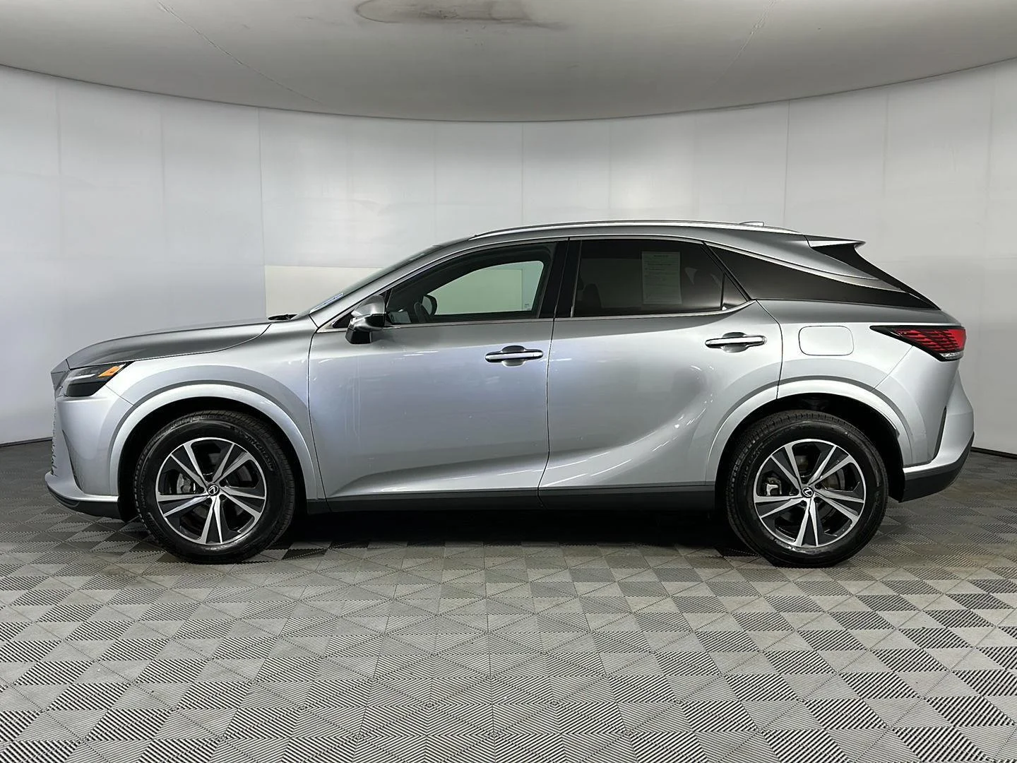 Used 2023 Nebula Gray Pearl Lexus RX 350h Premium image 5