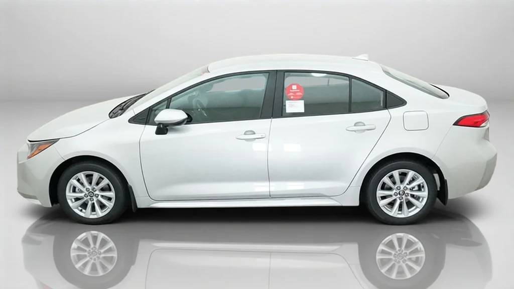 New 2027 Classic Silver Metallic Toyota LE image 2