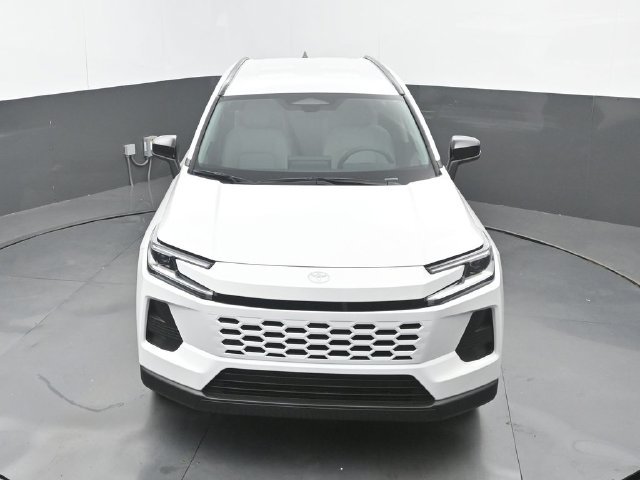 New 2026 Ice Cap Toyota XLE Premium image 28
