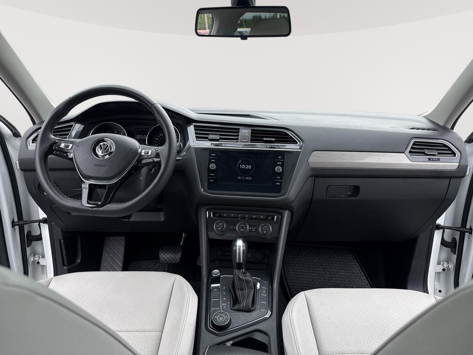 Used 2021 Pure White Volkswagen SE image 29
