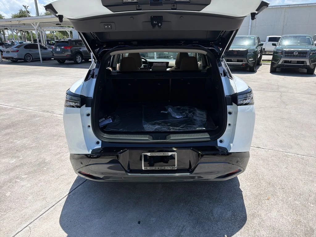 New 2026 Everest White Pearl TriCoat / Super Black Two-tone Nissan Platinum image 33