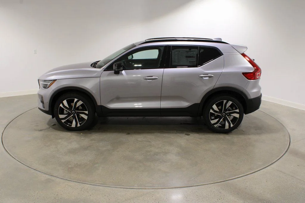 2026 Volvo XC40 Ultra - Photo 3