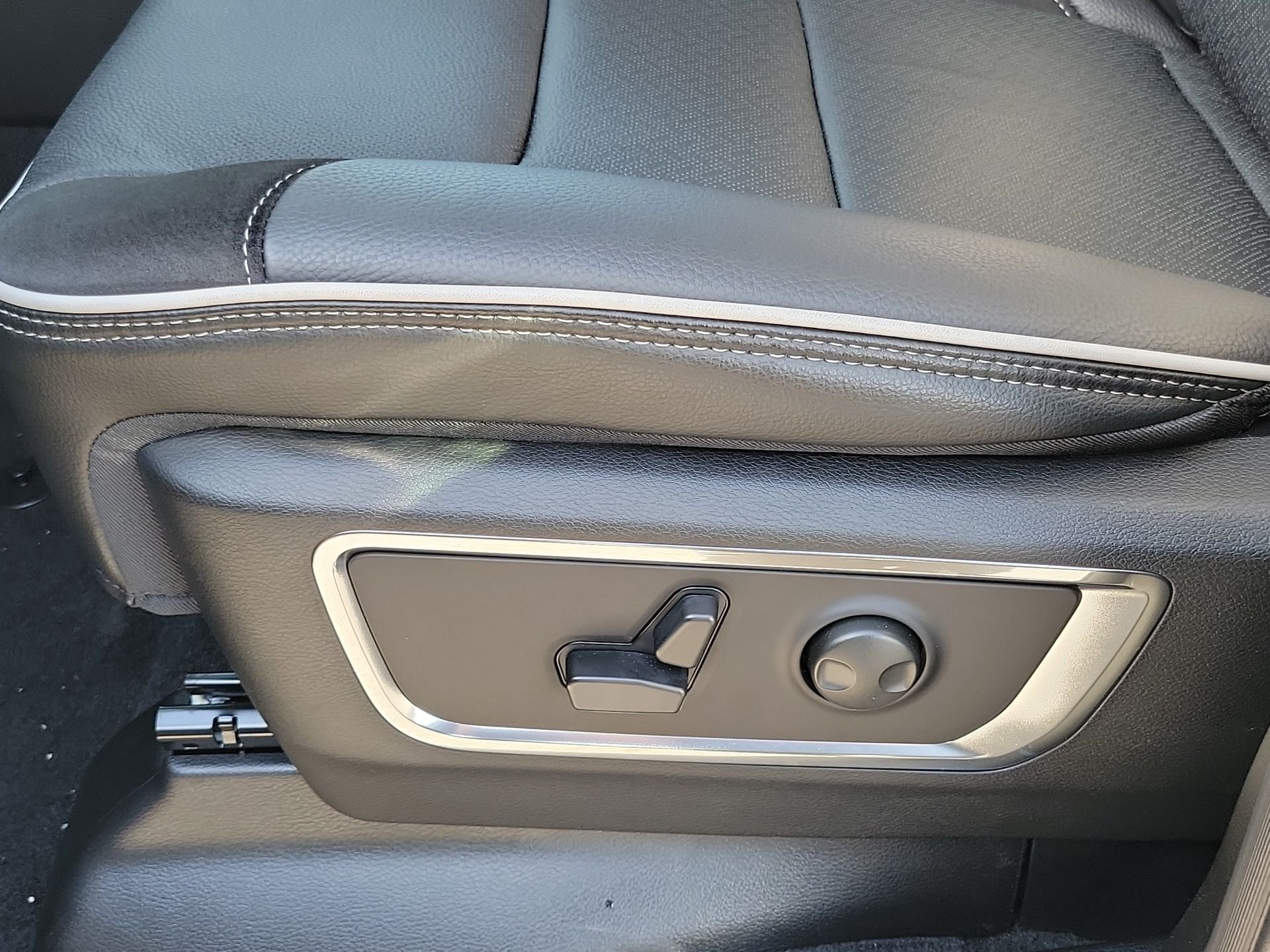 New 2026 Forged Blue Metallic Exterior Paint RAM Laramie image 15