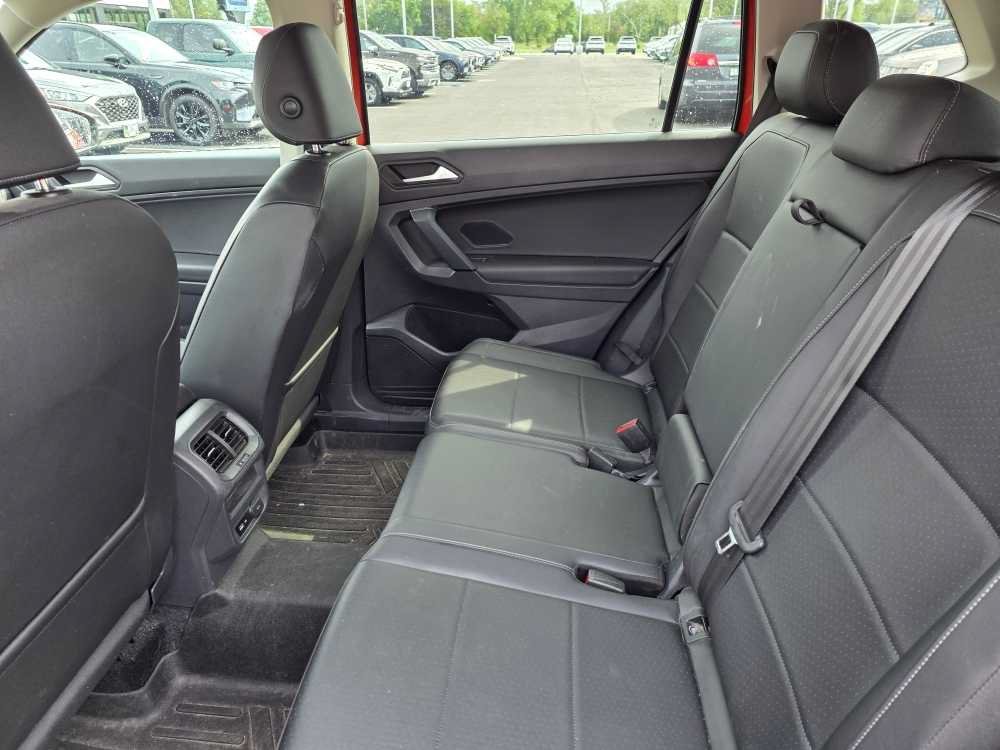 Used 2019 ORANGE Volkswagen SE image 4