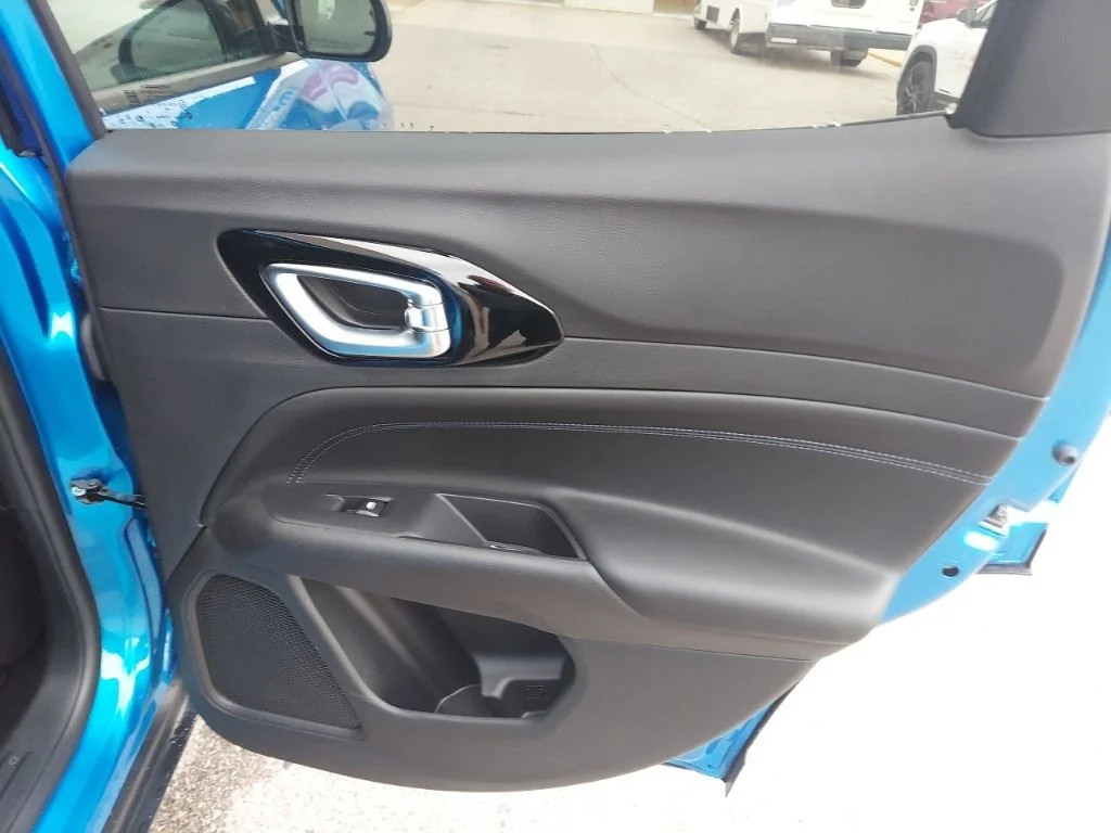 New 2026 Hydro Blue Pearlcoat Jeep Latitude image 36