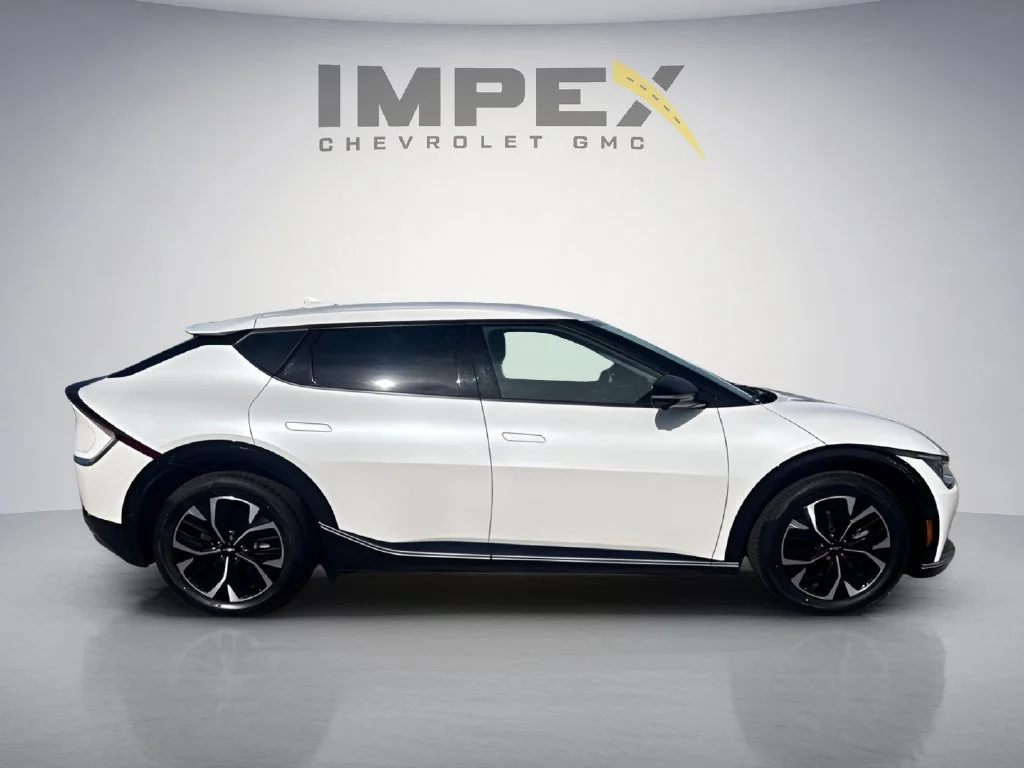 Used 2023 White Kia Wind image 6
