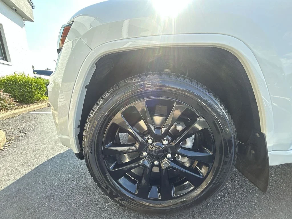 Used 2018 White Jeep Altitude image 16