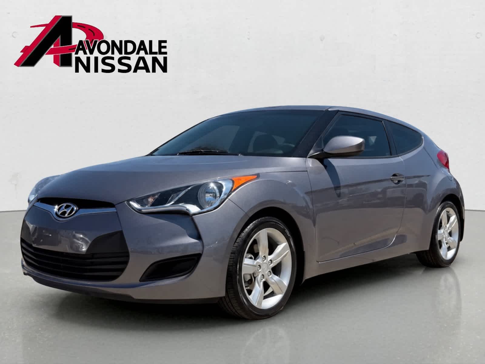 Used 2015 Triathlon Gray Metallic Hyundai  image 2