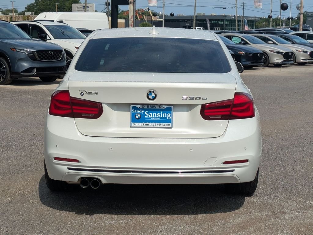 Used 2018 White BMW 330e iPerformance image 4