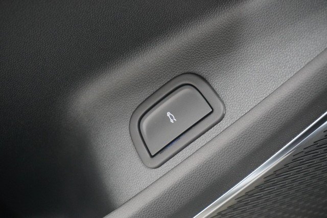 2027 Chevrolet Traverse Z71 - Photo 15