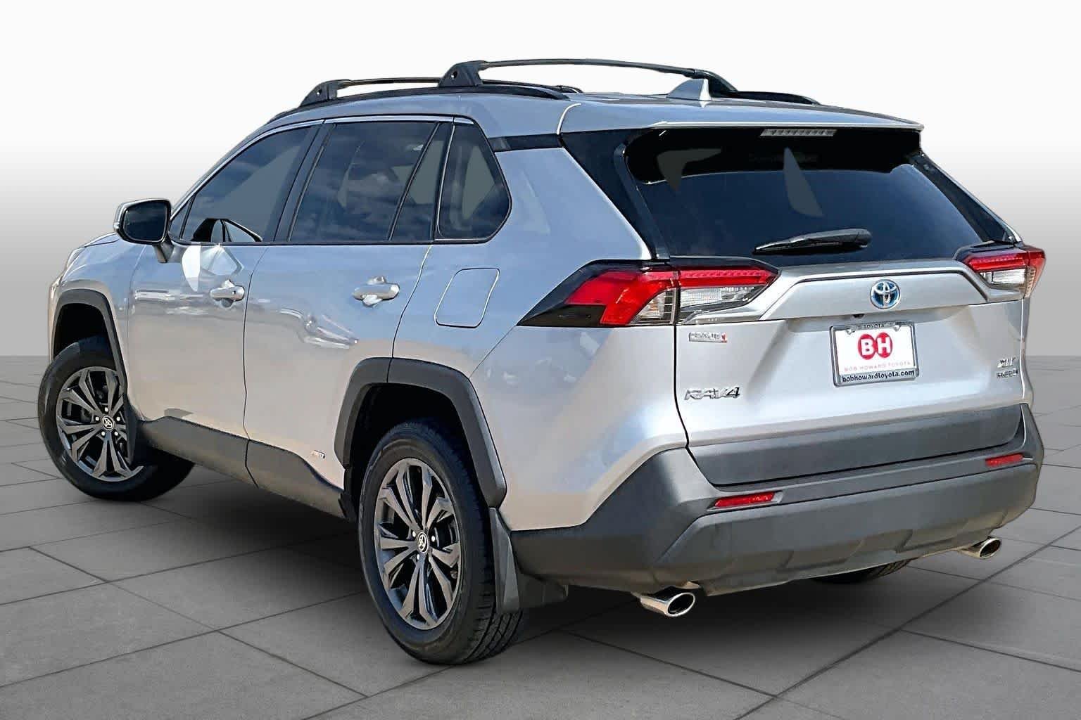 Used 2024 Silver Sky Metallic Toyota Hybrid XLE Premium image 11