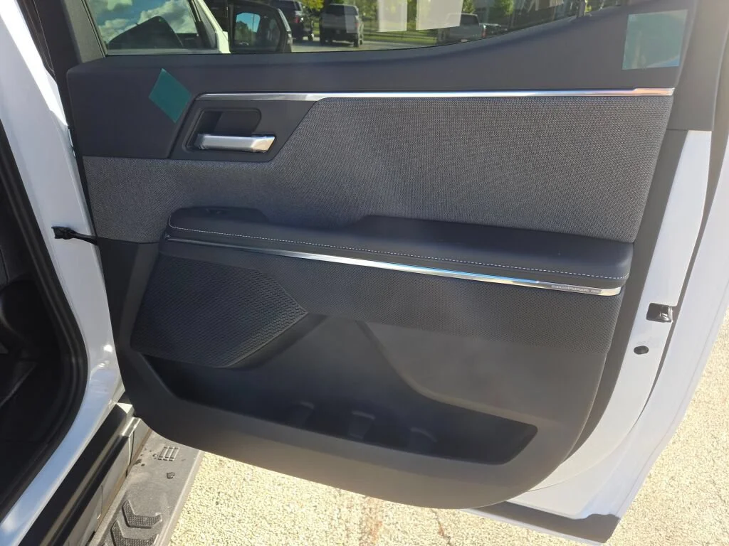 New 2026 Summit White GMC Elevation Extended Range image 8