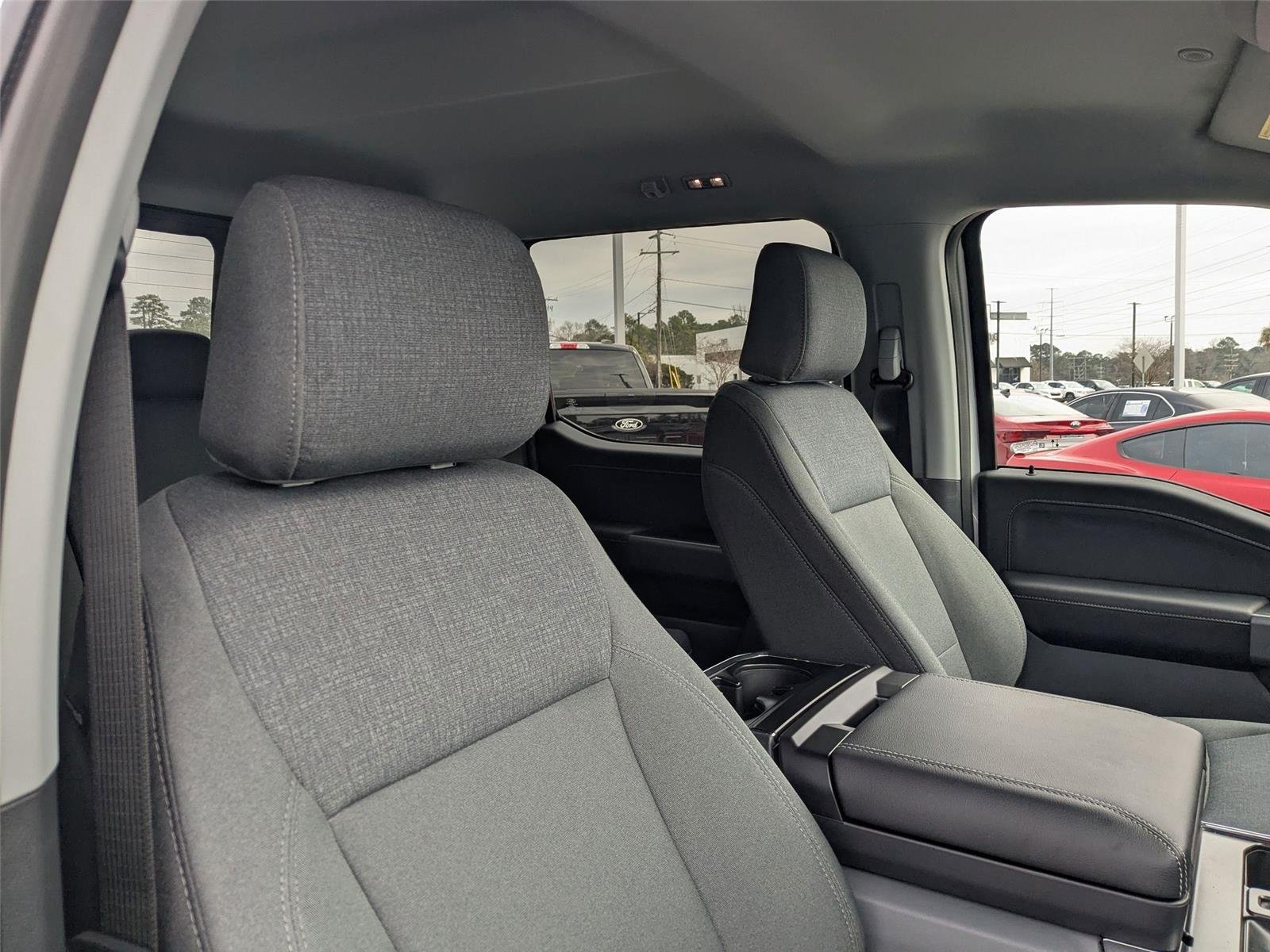 New 2025 Oxford White Ford XLT image 35