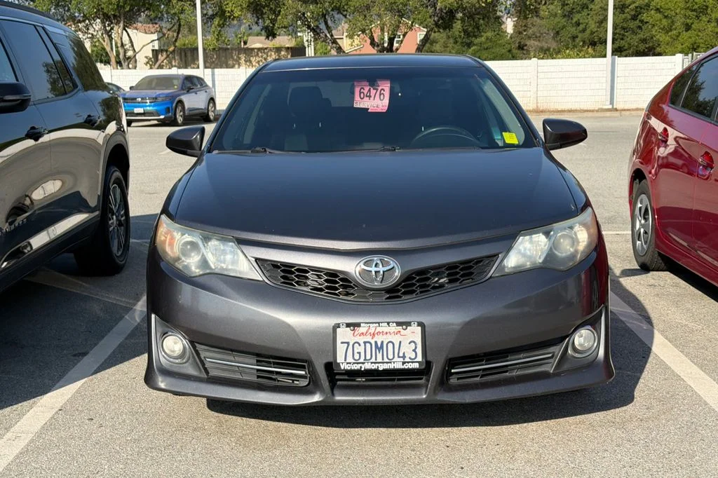 Used 2014 Magnetic Gray Metallic Toyota SE image 3