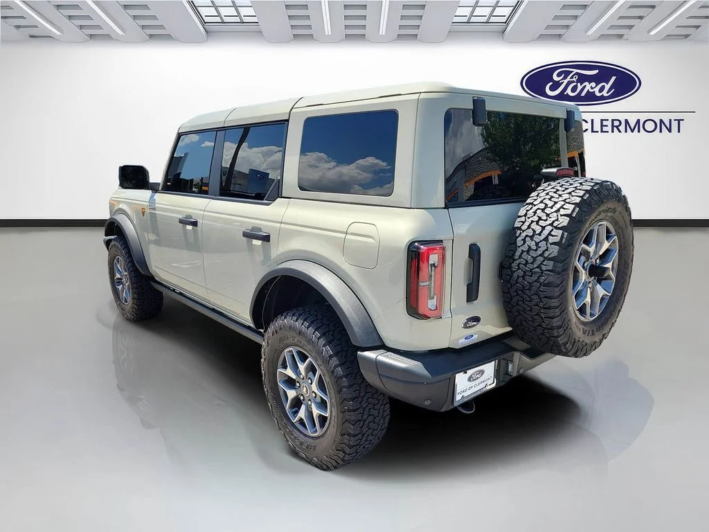 Used 2025 Desert Sand Ford Badlands image 3