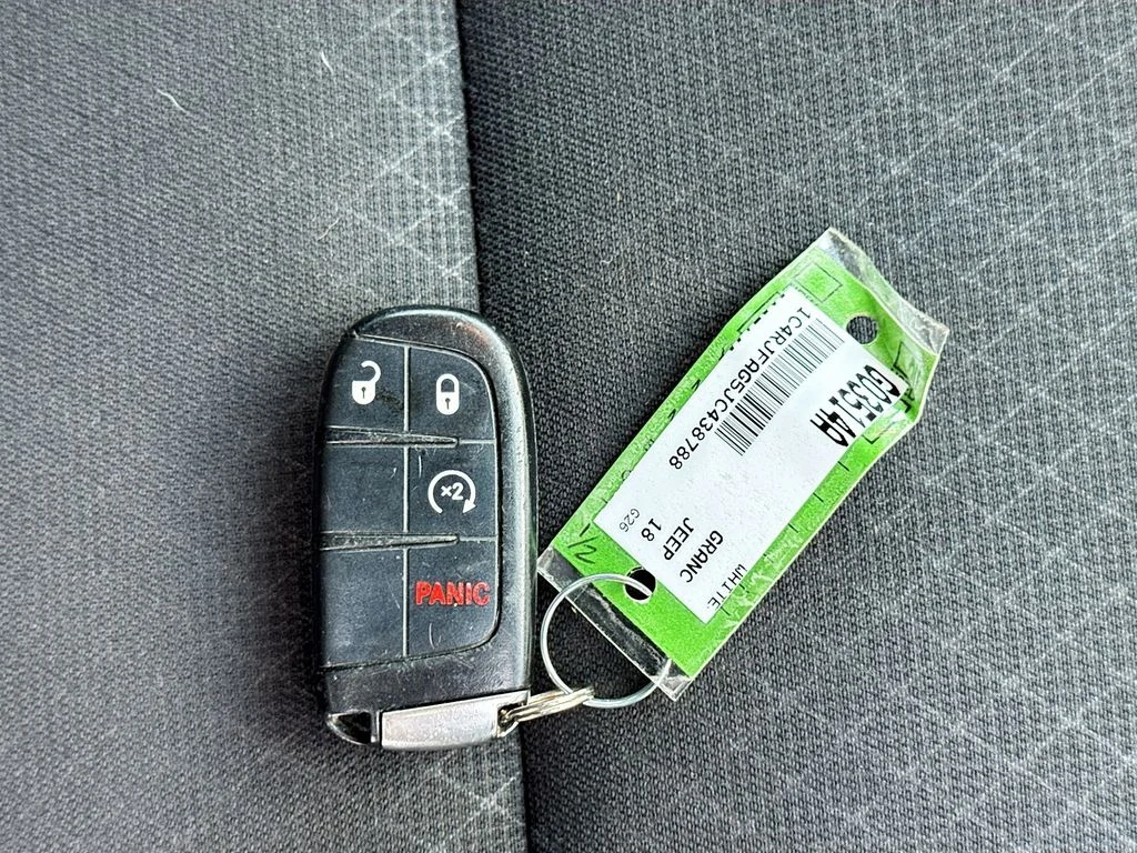 Used 2018 White Jeep Laredo E image 33