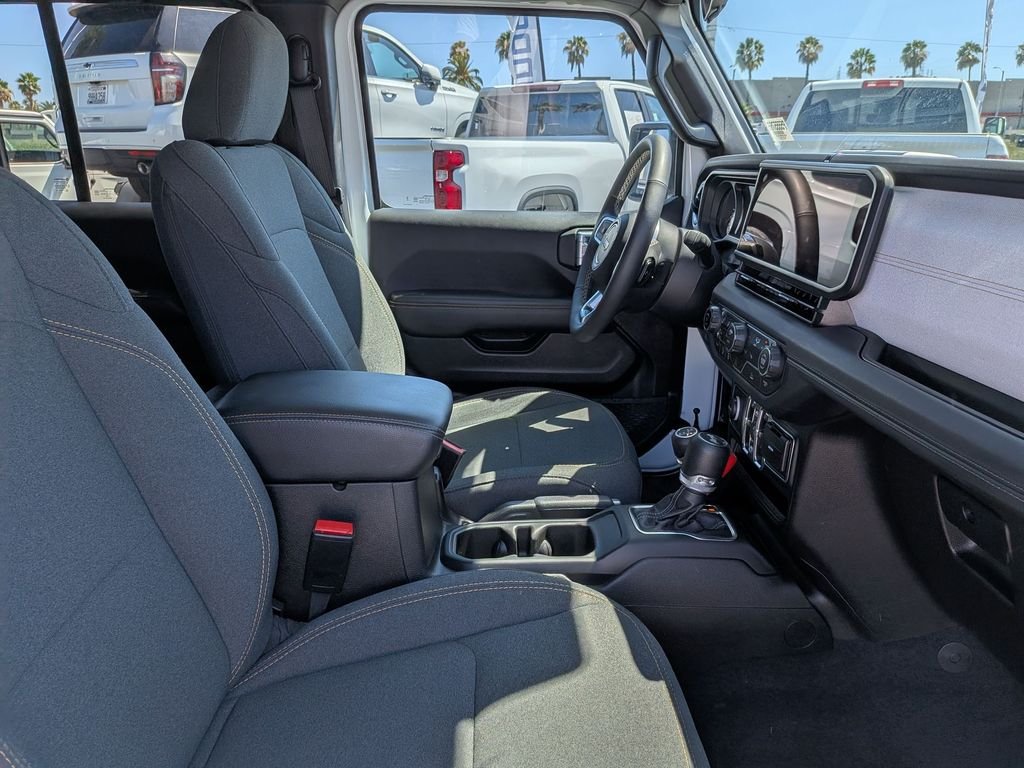 2025 Jeep Wrangler 4-Door Sahara - Photo 31