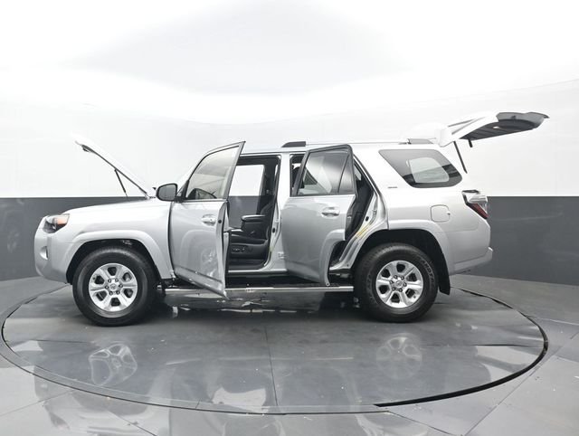 Used 2022 Classic Silver Metallic Toyota SR5 image 34